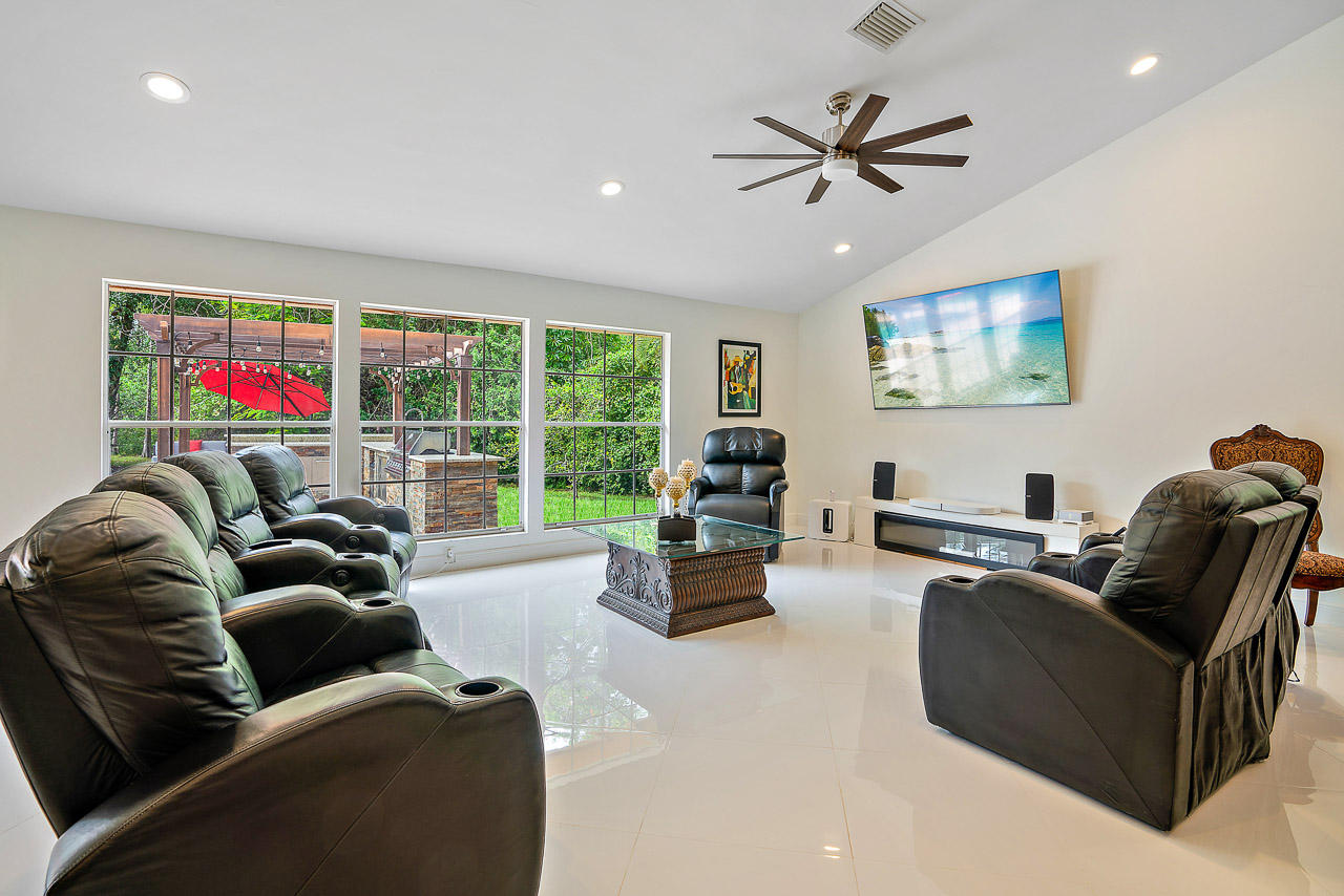 1712 Southeast Colony Way Jupiter, FL 33478 - Photo 9 of 21 Family Room
