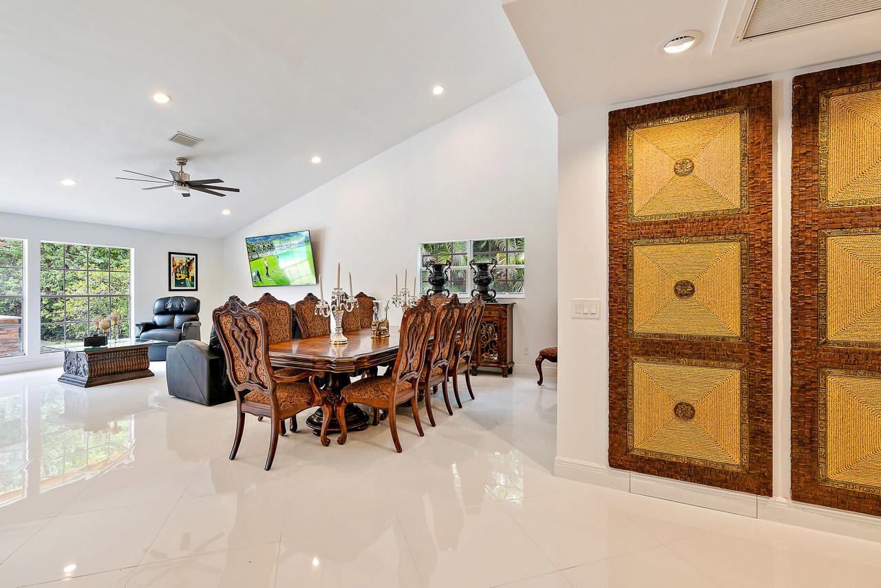 1712 Southeast Colony Way Jupiter, FL 33478 - Photo 10 of 21 Family Room