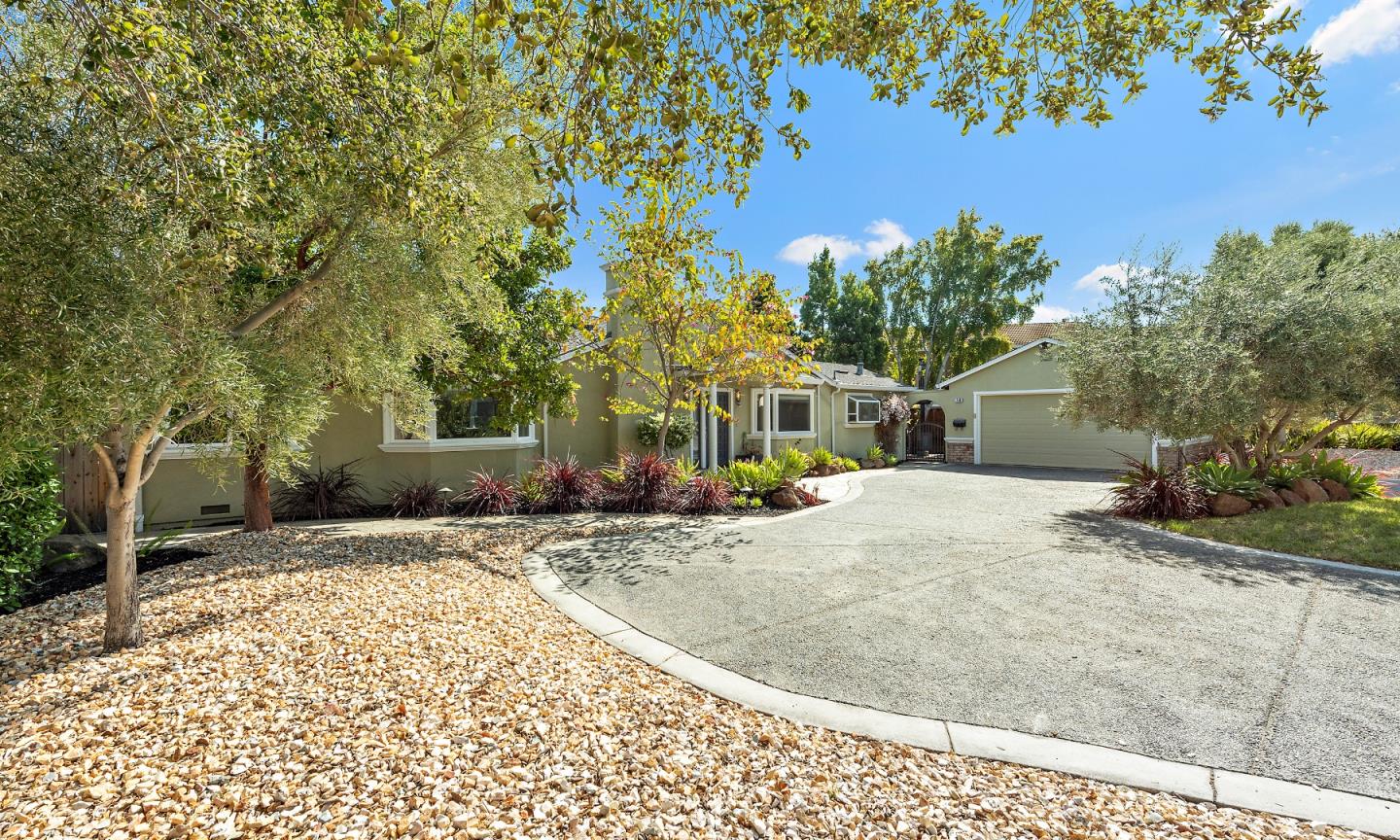 749 Pollard Road Los Gatos, CA 95032 - Photo 4 of 36 Gallery Image 4