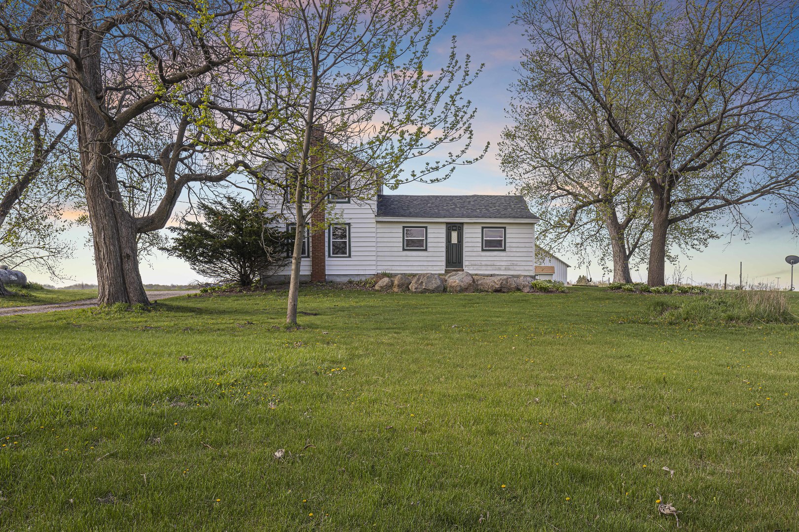 9306 East Hemstock Road Rochelle, IL 61068 - Photo 2 of 24