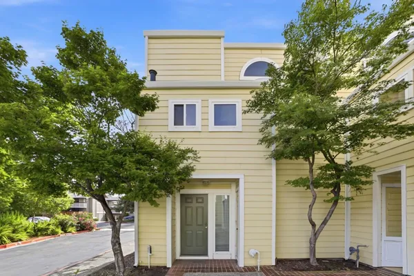 $928,000 | 833 South San Tomas Aquino Road, Unit A, Campbell, CA 95008
