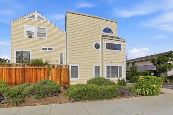 $928,000 | 833 South San Tomas Aquino Road, Unit A, Campbell, CA 95008