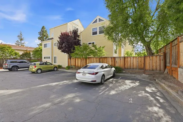 $928,000 | 833 South San Tomas Aquino Road, Unit A, Campbell, CA 95008