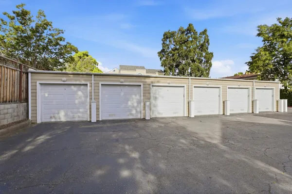 $928,000 | 833 South San Tomas Aquino Road, Unit A, Campbell, CA 95008