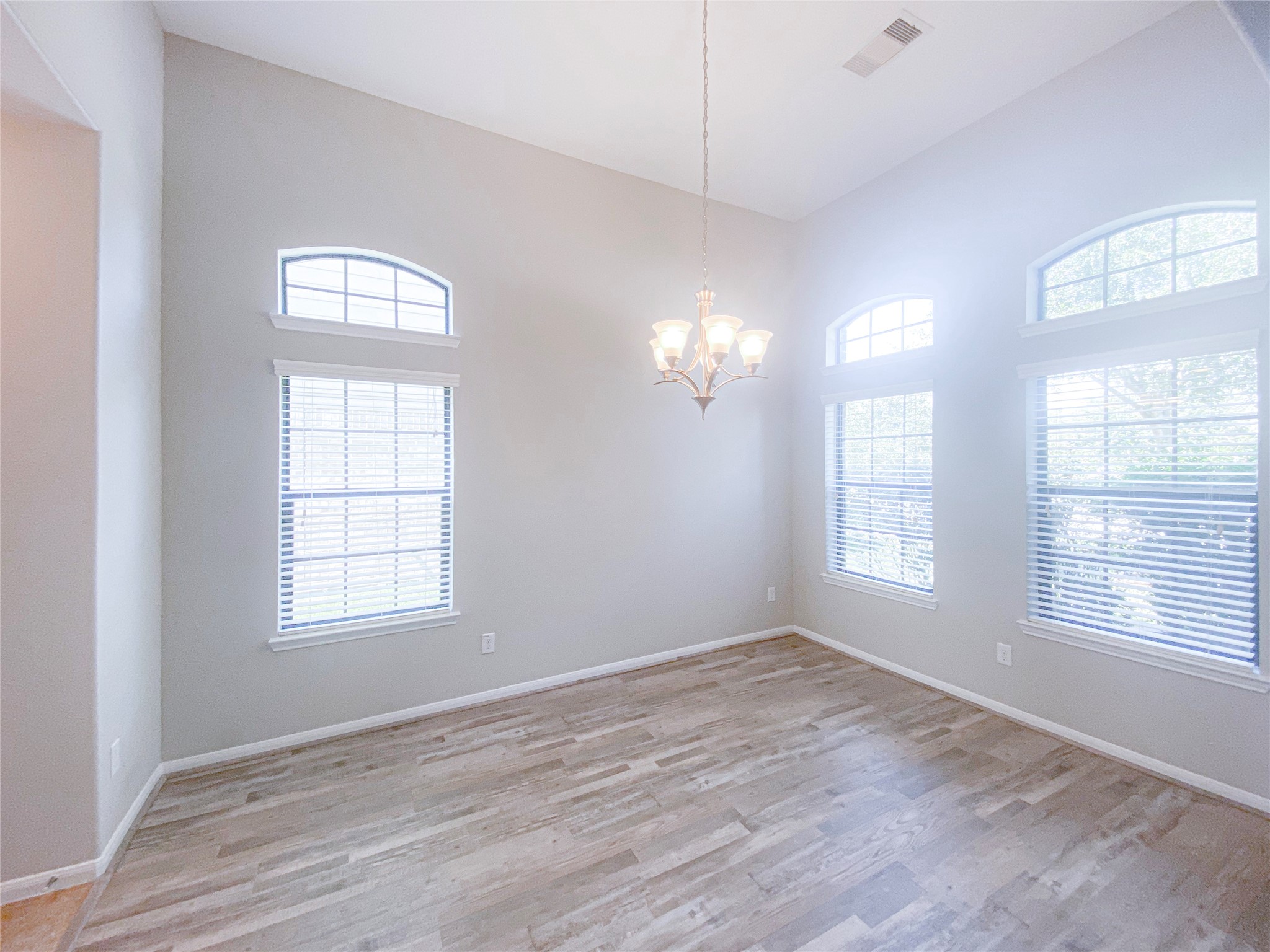 Large bright and light dining room perfect for entertaining family and friends