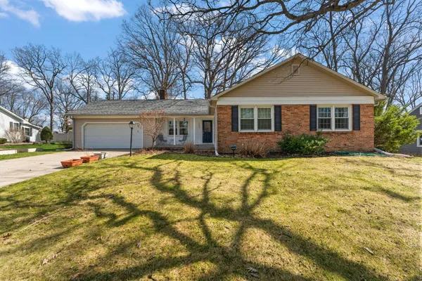 $297,500 | 4002 Sleighbell Lane, Valparaiso, IN 46383