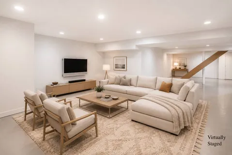 $2,295,000 | 3 Whale Rock Lane, East Hampton, NY 11937