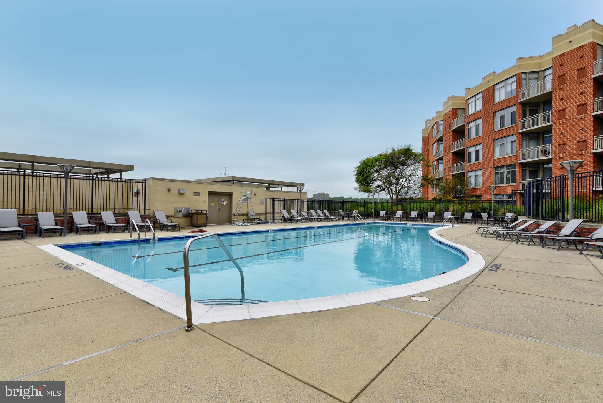 3650 South Glebe Road, Unit 569 Arlington, VA 22202 - Photo 25 of 26 Pool