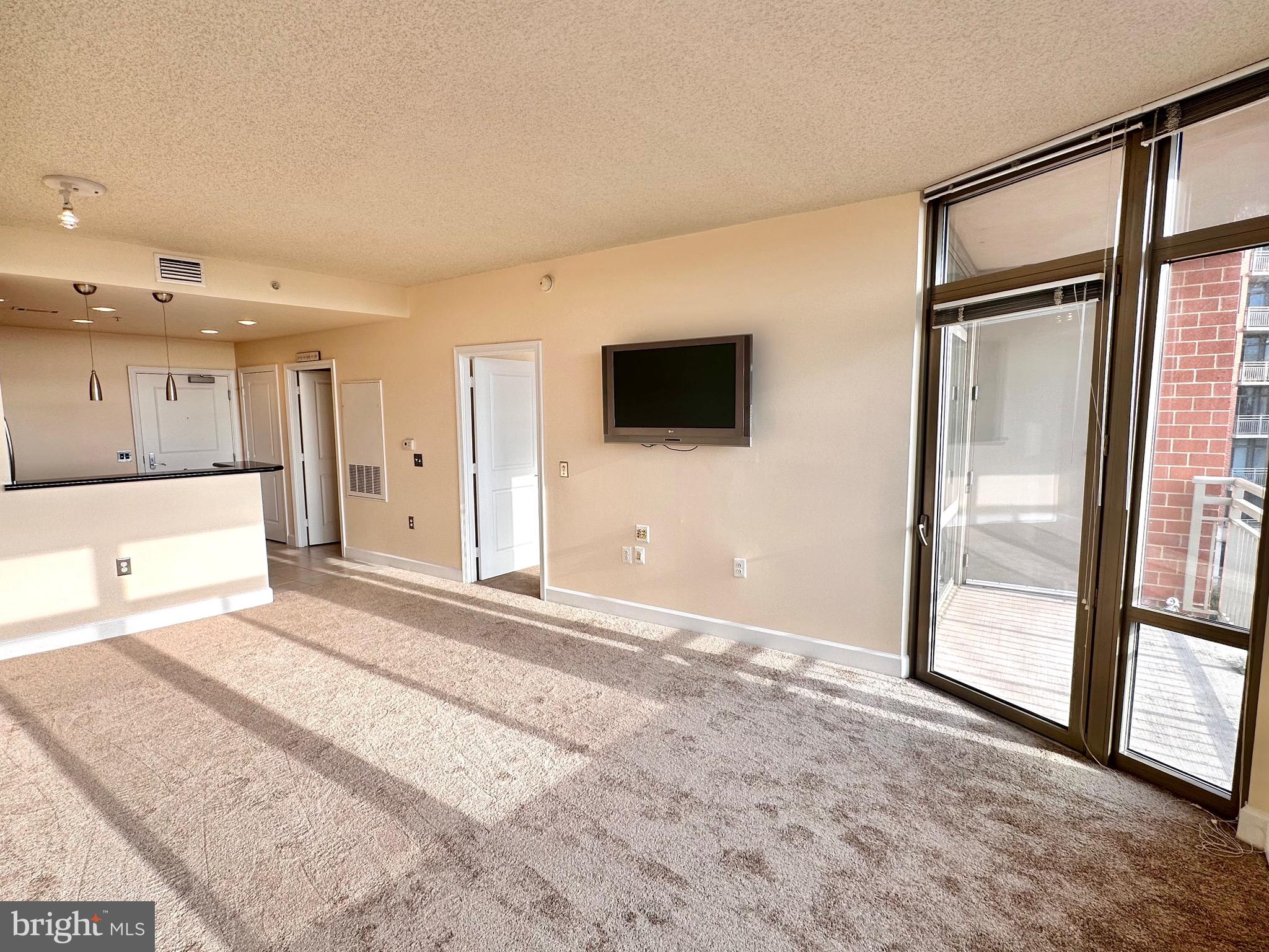 3650 South Glebe Road, Unit 569 Arlington, VA 22202 - Photo 6 of 26 Living / Dining