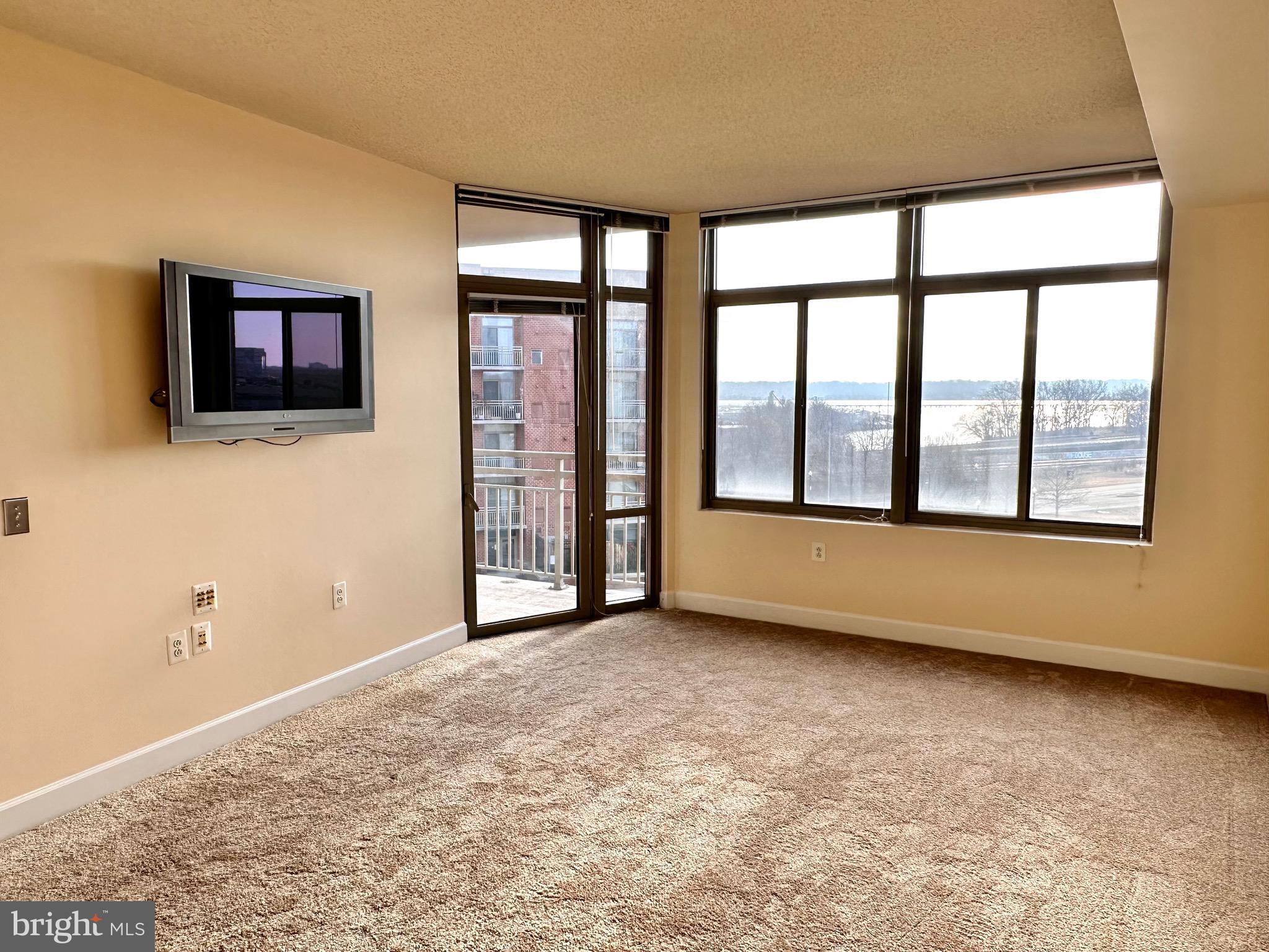 3650 South Glebe Road, Unit 569 Arlington, VA 22202 - Photo 8 of 26 Living Room