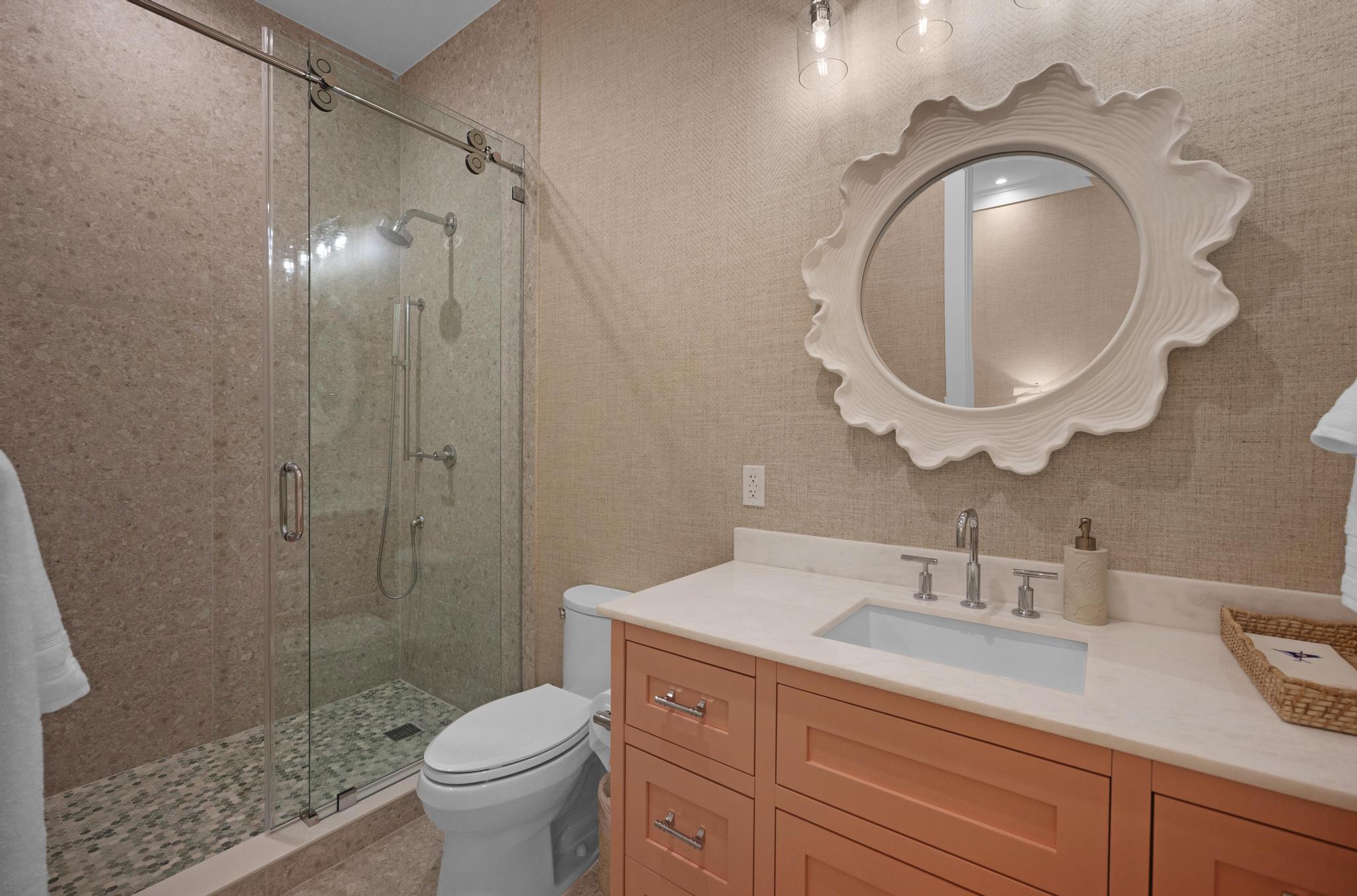 22 Country Club Road Key Largo, FL 33037 - Photo 11 of 34 Bathroom #2