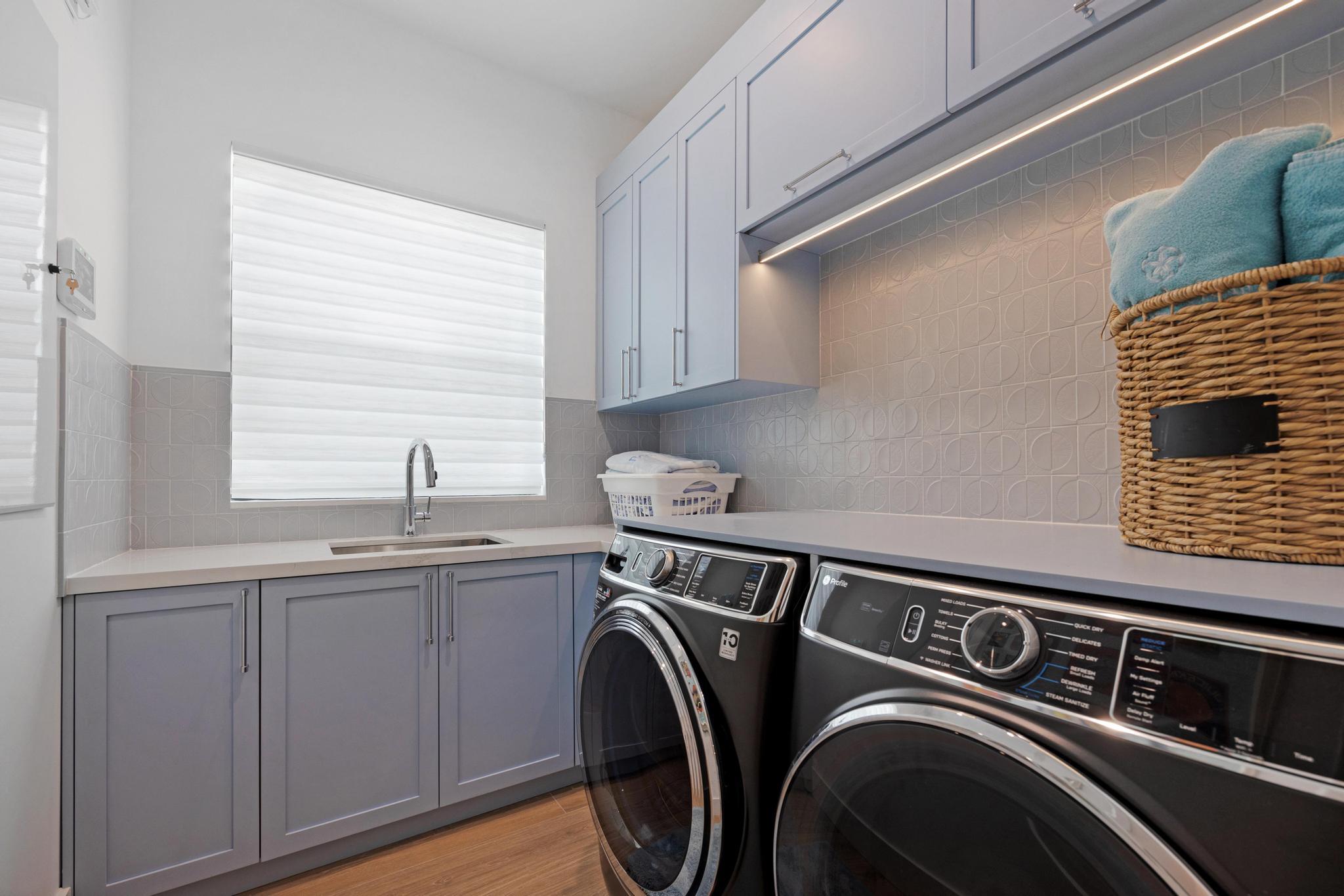 22 Country Club Road Key Largo, FL 33037 - Photo 13 of 34 Laundry Room