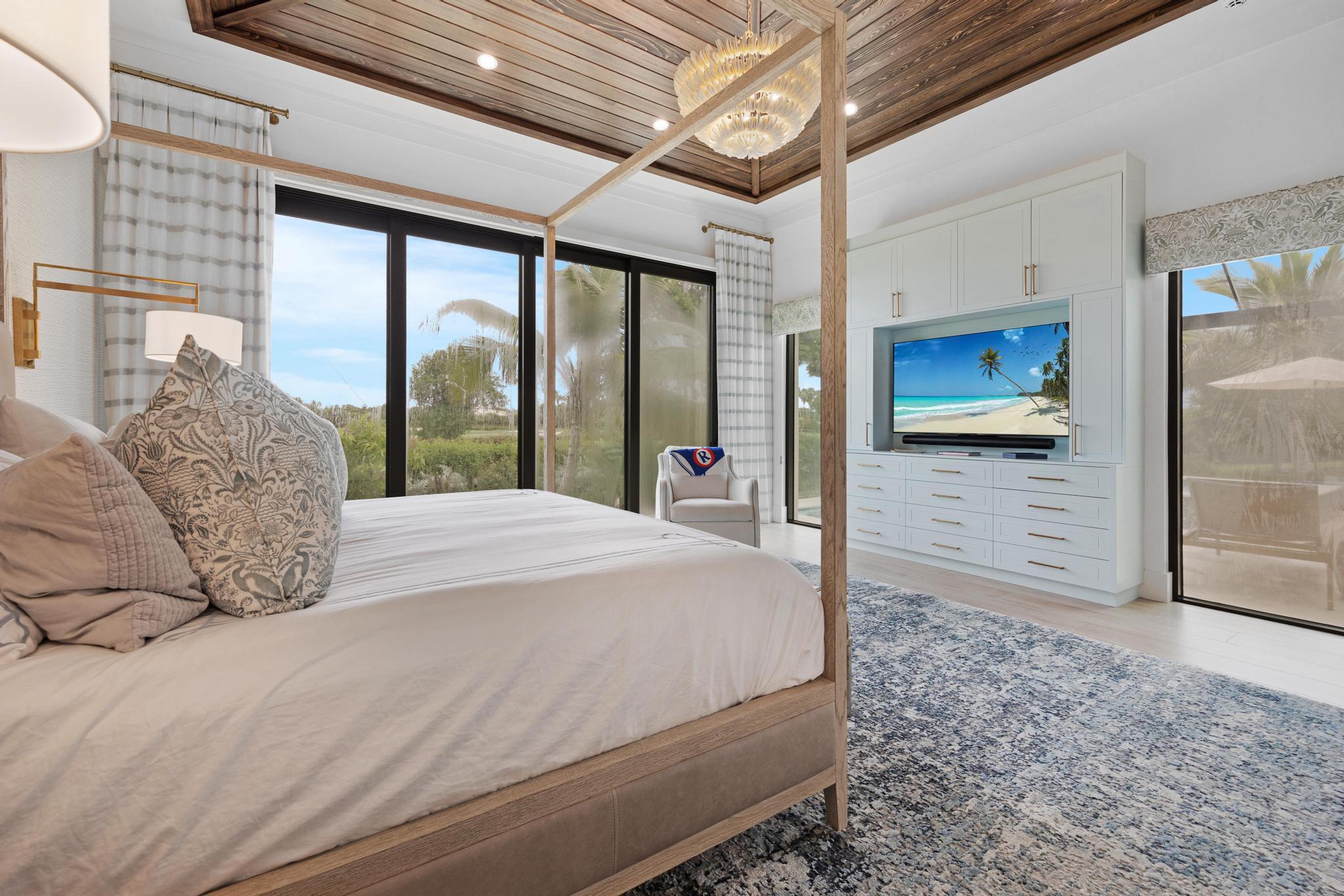 22 Country Club Road Key Largo, FL 33037 - Photo 19 of 34 Primary Bedroom w/pool deck access
