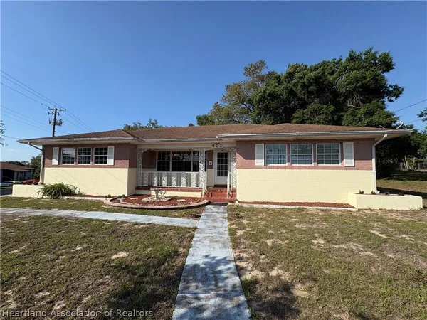 $1,800 | 401 East Main Street, Avon Park, FL 33825