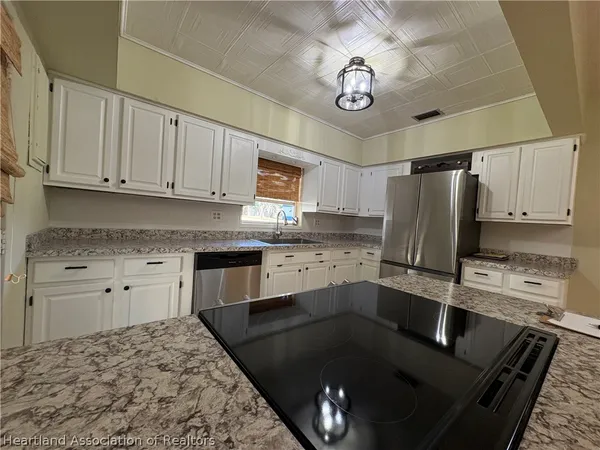 $1,800 | 401 East Main Street, Avon Park, FL 33825