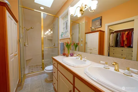 a view of an entryway with furniture