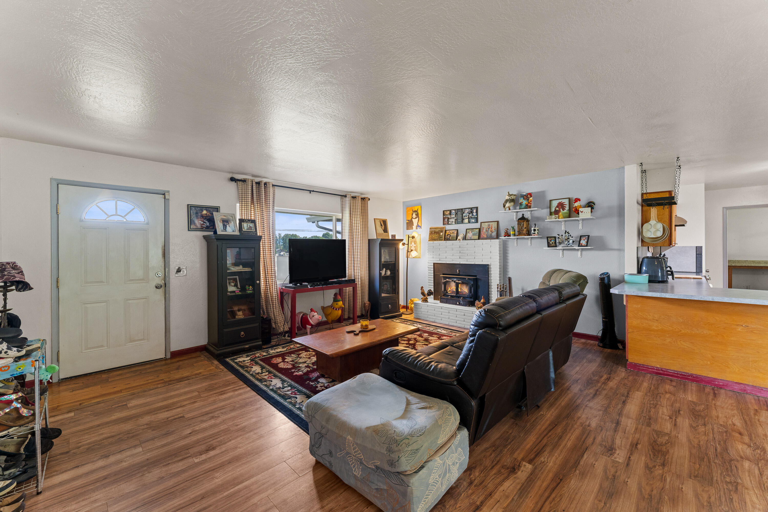 4675 Leonard Road Grants Pass, OR 97527 - Photo 3 of 35