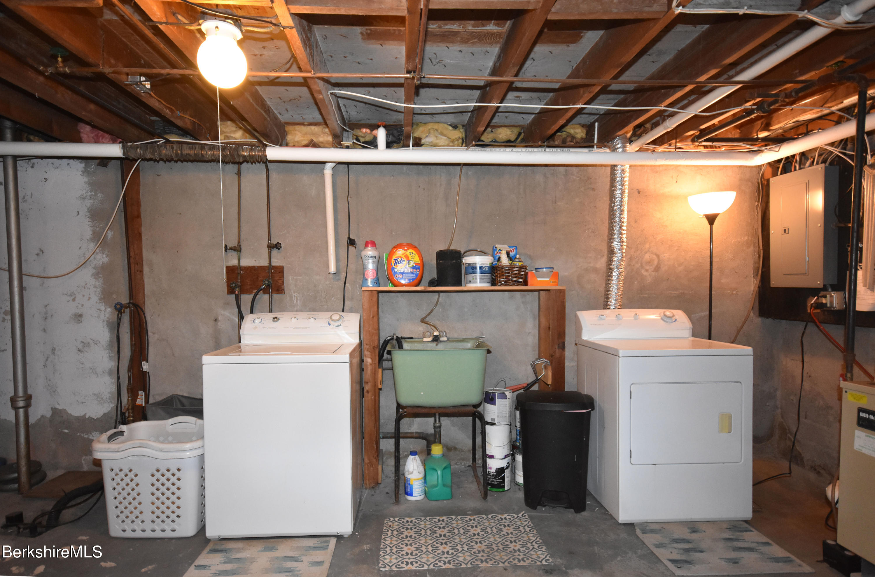 335 Cheshire Road Pittsfield, MA 01201 - Photo 24 of 34 Laundry