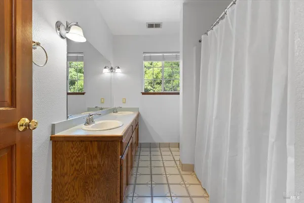 $1,175,000 | 7420 Woodland Avenue, Sebastopol, CA 95472