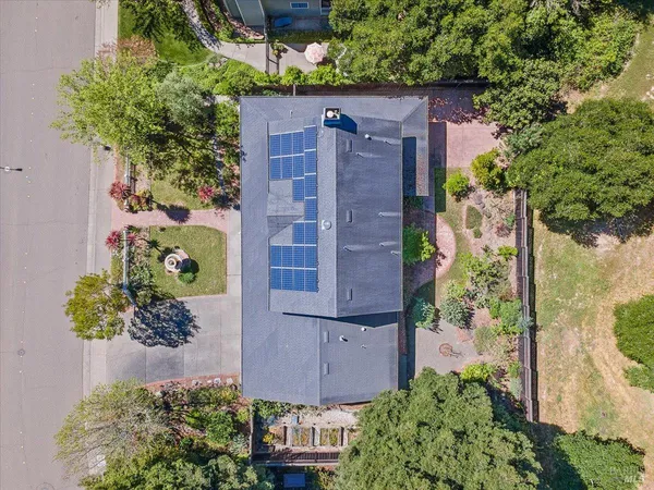 $1,175,000 | 7420 Woodland Avenue, Sebastopol, CA 95472