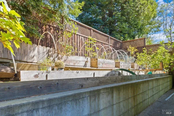 $1,175,000 | 7420 Woodland Avenue, Sebastopol, CA 95472