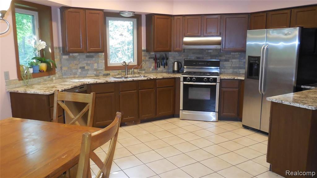 2591 Meadowview Court Rochester Hills, MI 48306 - Photo 11 of 30