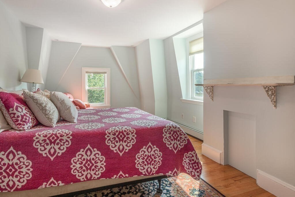 45 M Street Boston, MA 02127 - Photo 21 of 42 a bedroom with a large bed and a window