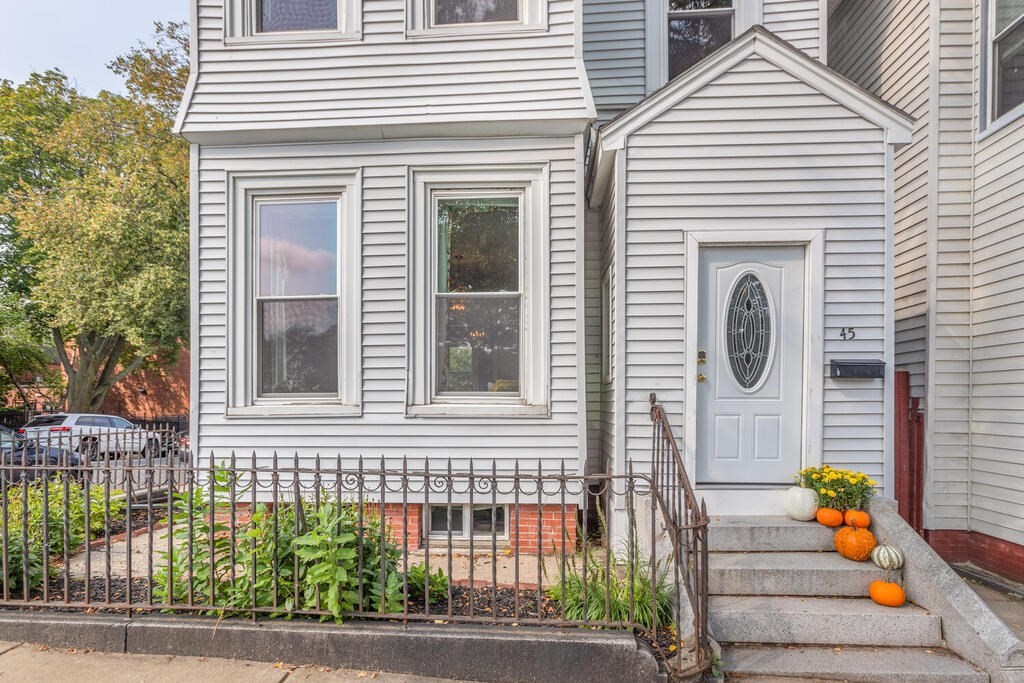 45 M Street Boston, MA 02127 - Photo 5 of 42 a view of a house with a small garden