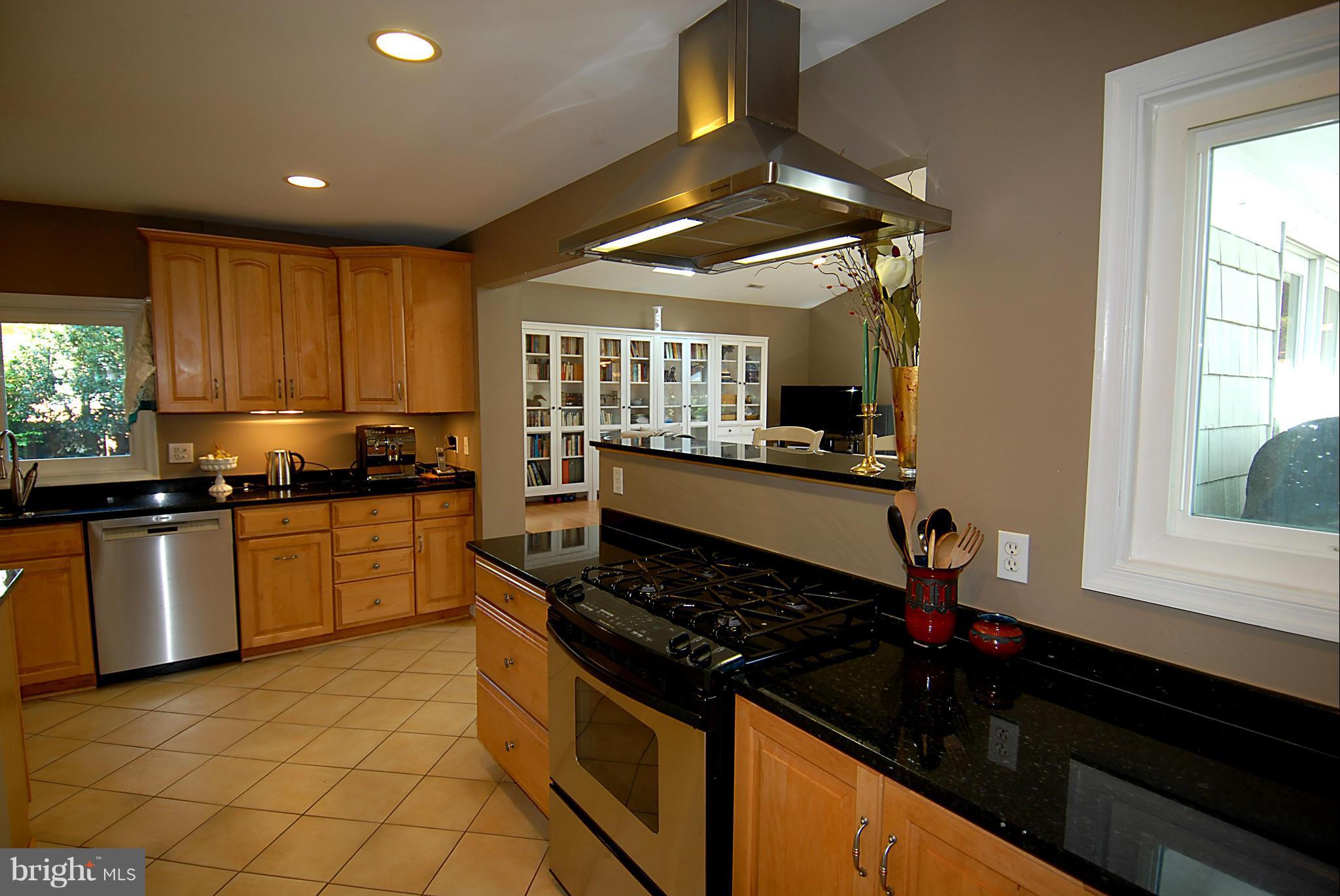 5805 Wilmett Road Bethesda, MD 20817 - Photo 20 of 30 Kitchen