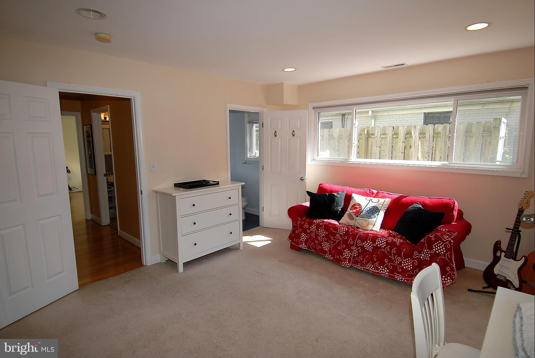 5805 Wilmett Road Bethesda, MD 20817 - Photo 24 of 30 Guest Room