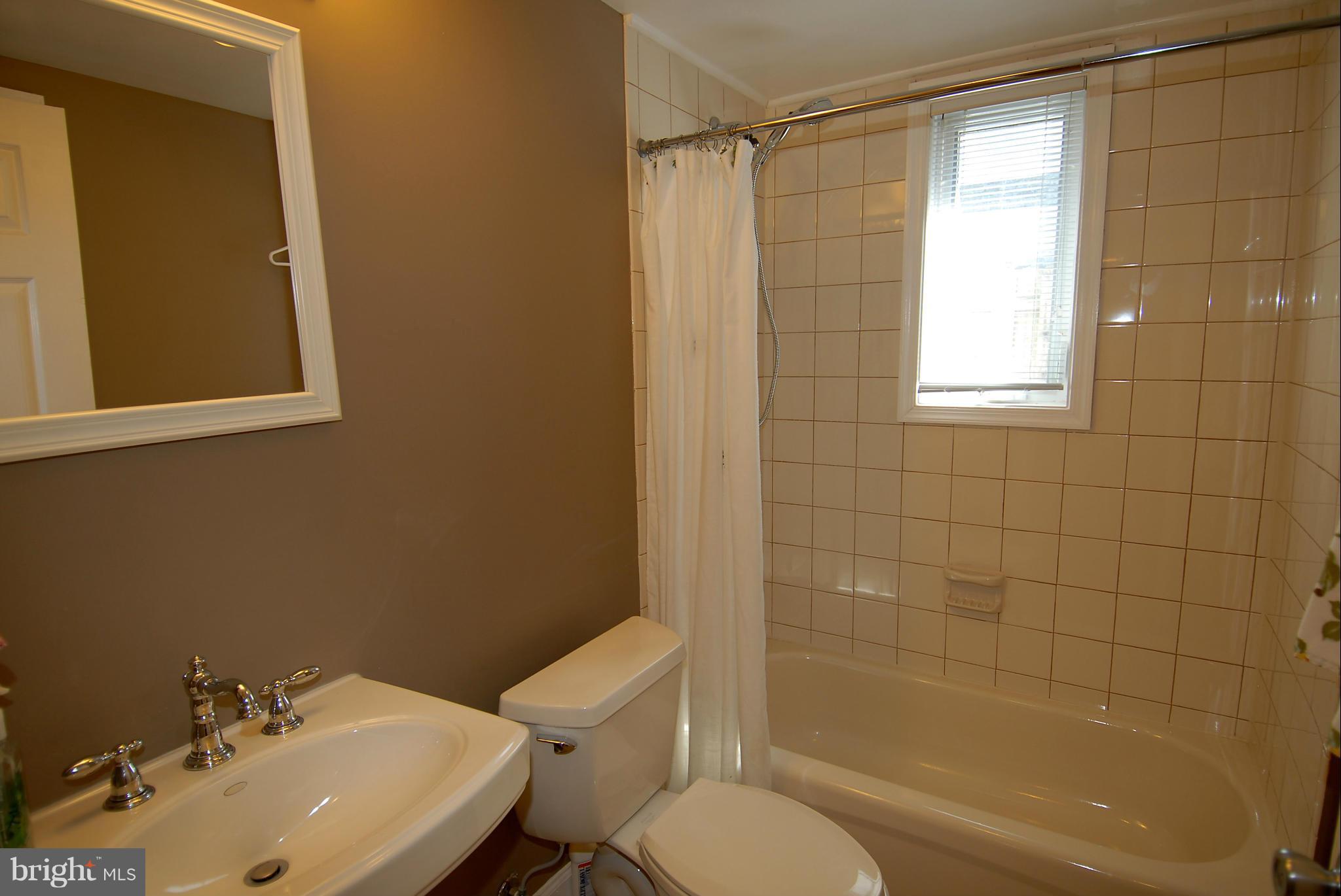 5805 Wilmett Road Bethesda, MD 20817 - Photo 27 of 30 Bath