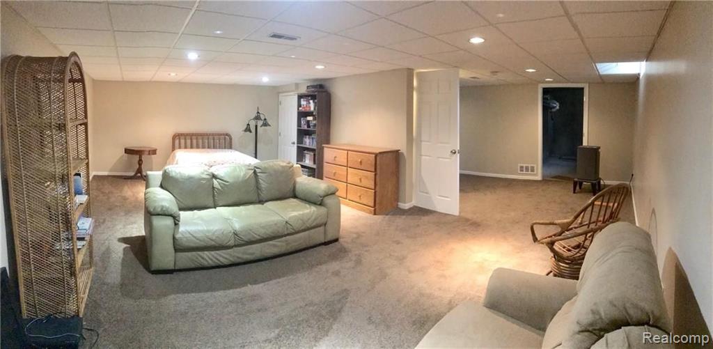 424 Reeves Pinckney, MI 48169 - Photo 25 of 31 Gallery Image 25