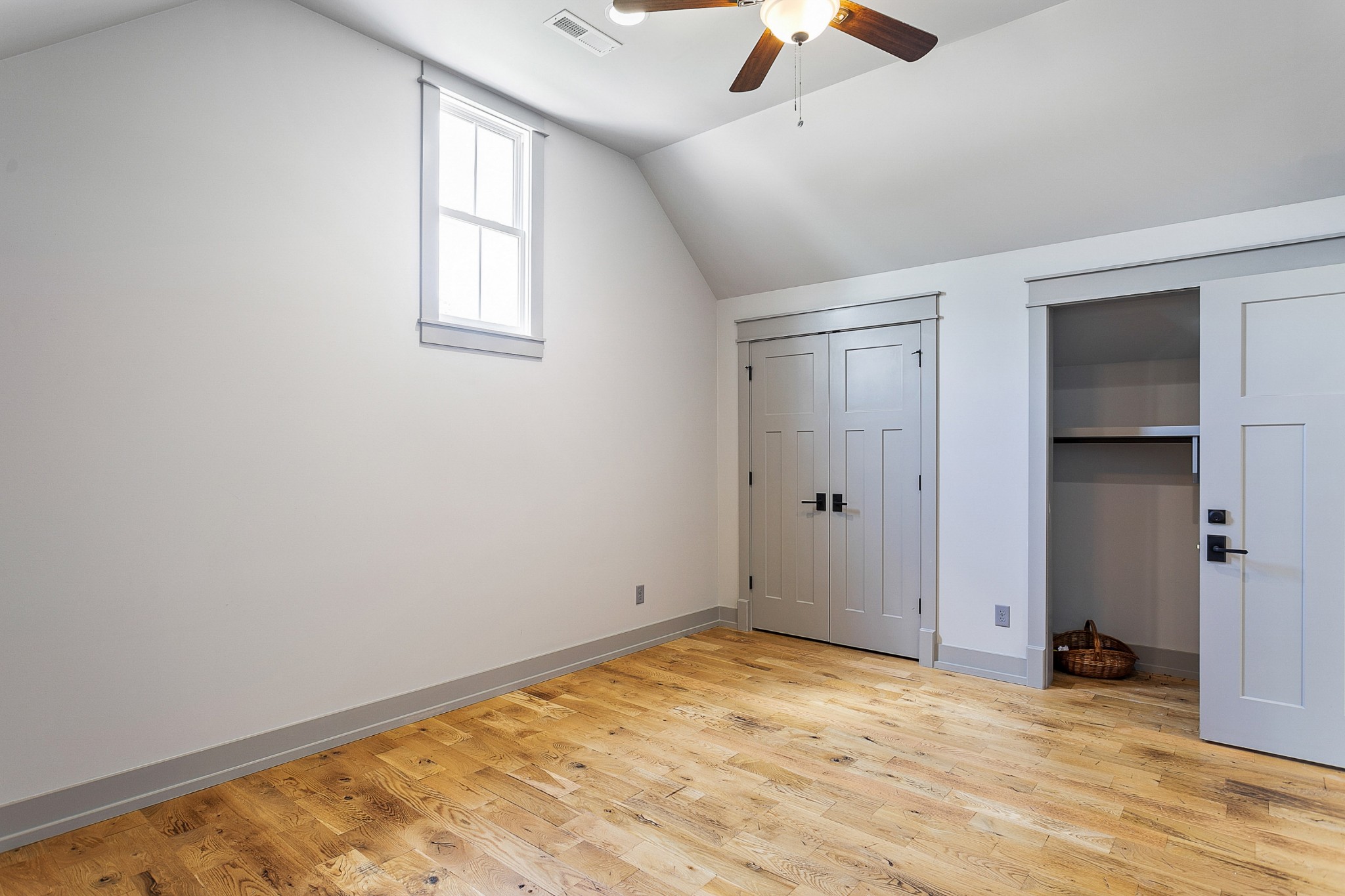 790 Baker Road Columbia, TN 38401 - Photo 36 of 69 an empty room with ceiling fan and window