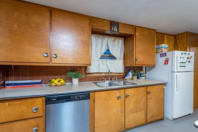 $240,000 | 216 South Martin Avenue, Waukegan, IL 60085