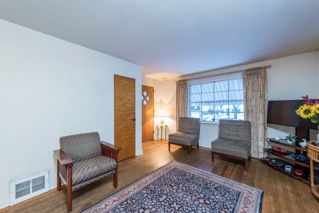 $240,000 | 216 South Martin Avenue, Waukegan, IL 60085