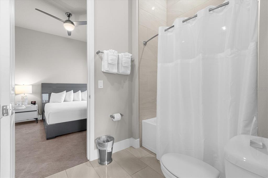 7770 Sandy Ridge Drive, Unit 227 Reunion, FL 34747 - Photo 19 of 33 a bathroom with a toilet tub and shower