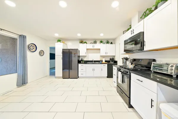 $2,200,000 | 965 Rosecrans Street, San Diego, CA 92106