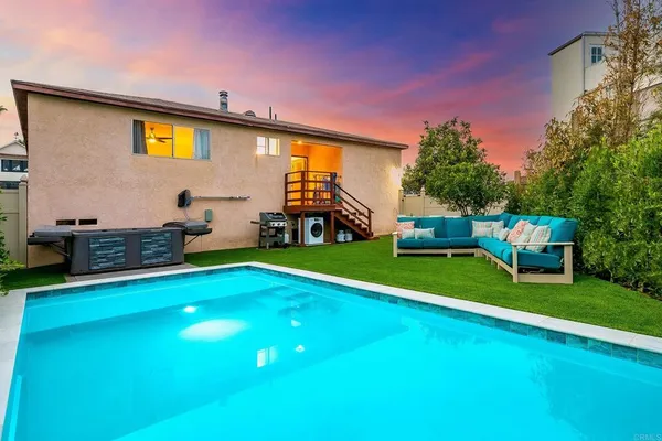 $2,200,000 | 965 Rosecrans Street, San Diego, CA 92106