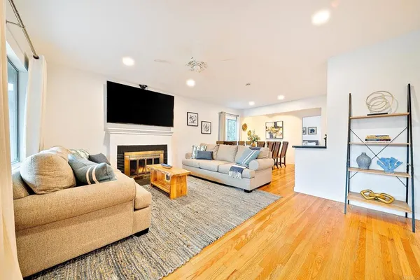 $2,200,000 | 965 Rosecrans Street, San Diego, CA 92106