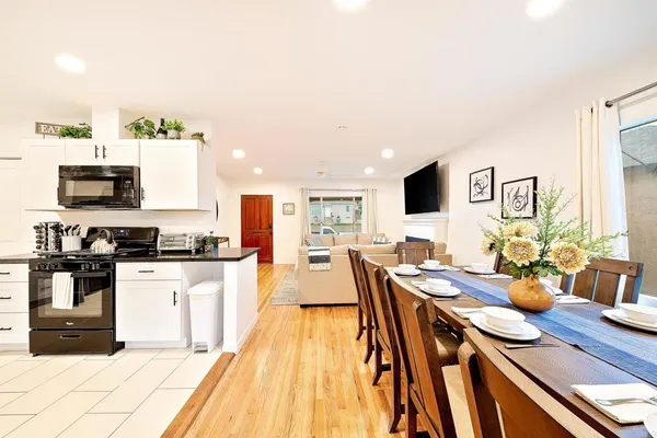 $2,200,000 | 965 Rosecrans Street, San Diego, CA 92106