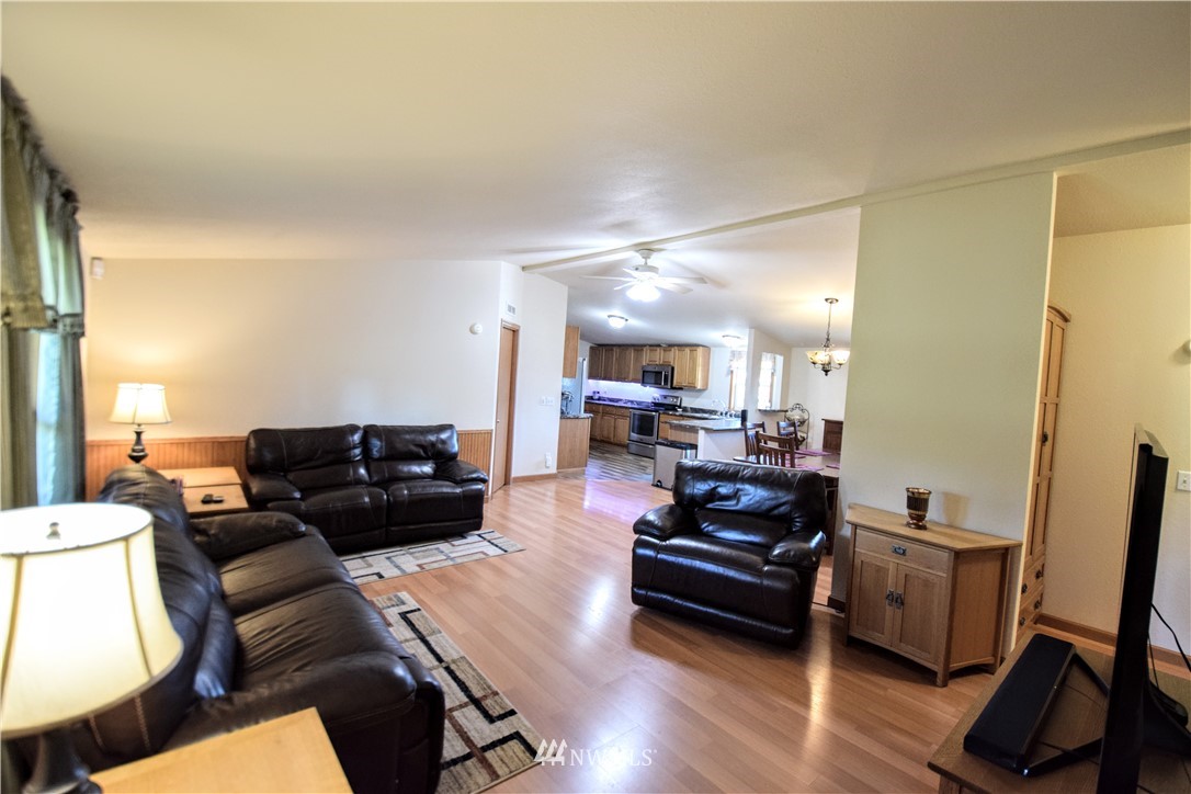 18231 Doris Lane Southwest Rochester, WA 98579 - Photo 7 of 24