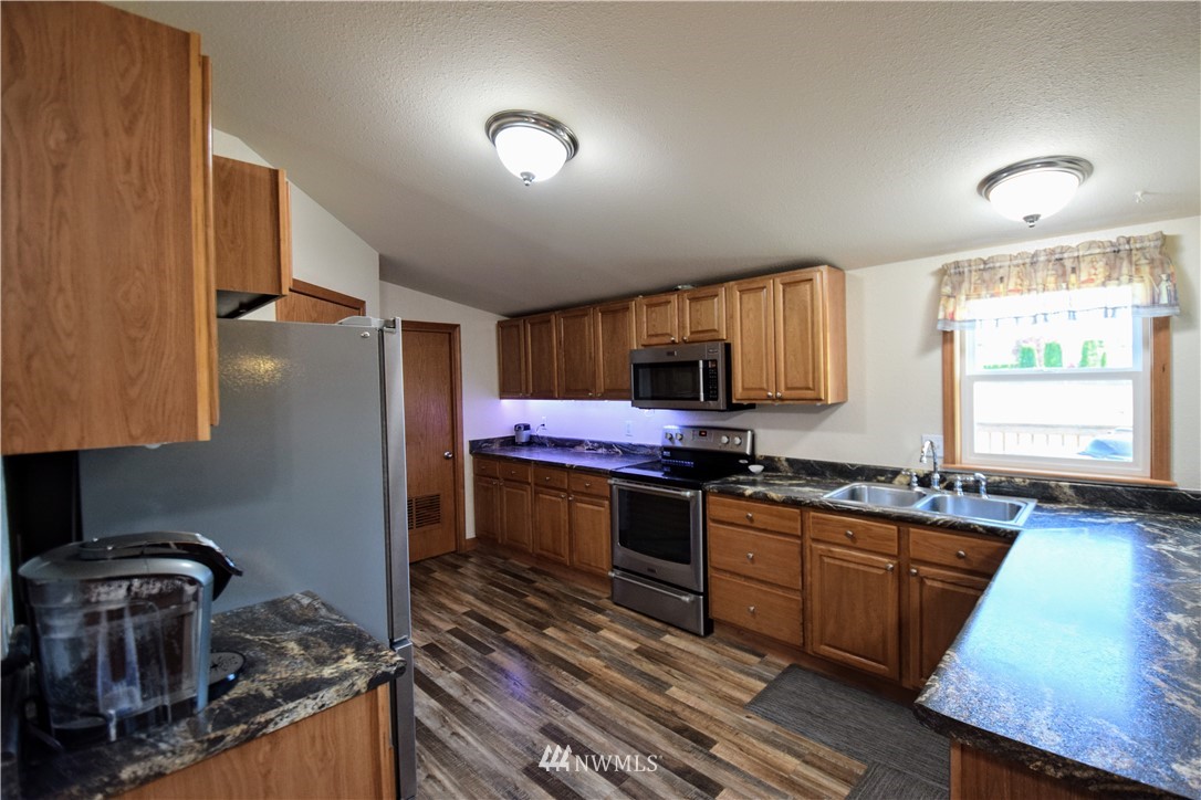 18231 Doris Lane Southwest Rochester, WA 98579 - Photo 9 of 24