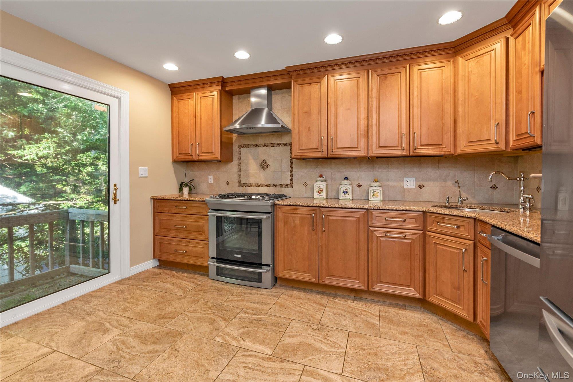 24 Summit Road Port Washington, NY 11050 - Photo 6 of 24 Gallery Image 6