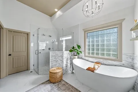 $1,025,000 | 8085 Northwest Elizabeth Ann Court, Parkville, MO 64152