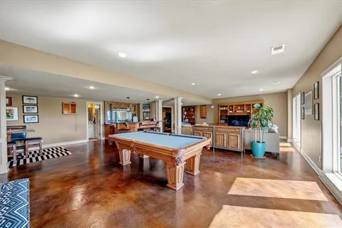 $1,025,000 | 8085 Northwest Elizabeth Ann Court, Parkville, MO 64152