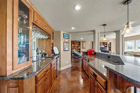 $1,025,000 | 8085 Northwest Elizabeth Ann Court, Parkville, MO 64152