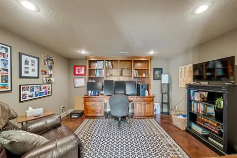 $1,025,000 | 8085 Northwest Elizabeth Ann Court, Parkville, MO 64152