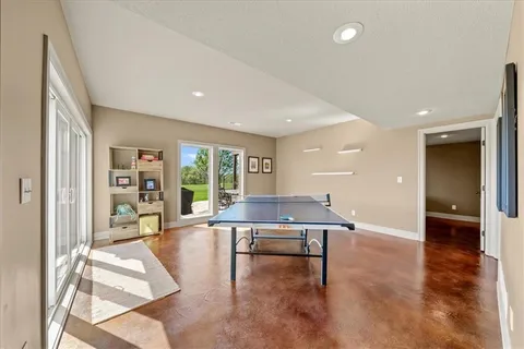 $1,025,000 | 8085 Northwest Elizabeth Ann Court, Parkville, MO 64152