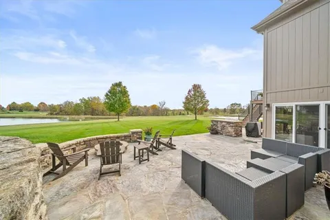 $1,025,000 | 8085 Northwest Elizabeth Ann Court, Parkville, MO 64152