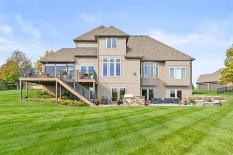 $1,025,000 | 8085 Northwest Elizabeth Ann Court, Parkville, MO 64152